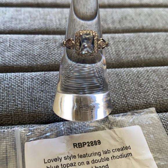 Ring - Picture 2 of 4